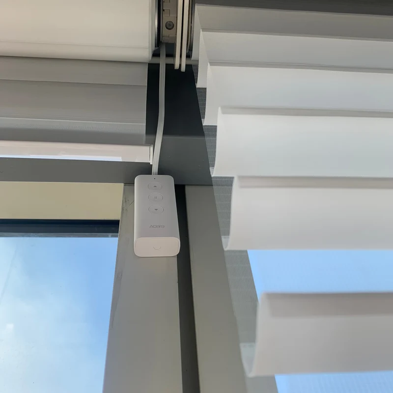 Aqara Smart Roller Shade Controller